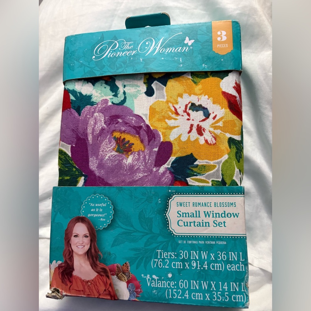 The Pioneer Woman Sweet Romance Blossoms Small Curtain Set